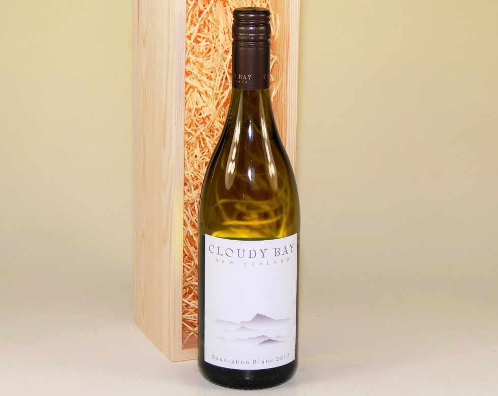 Buy Cloudy Bay Sauvignon Blanc Wood Box Online For Next Day Uk Delivery Just Champagne